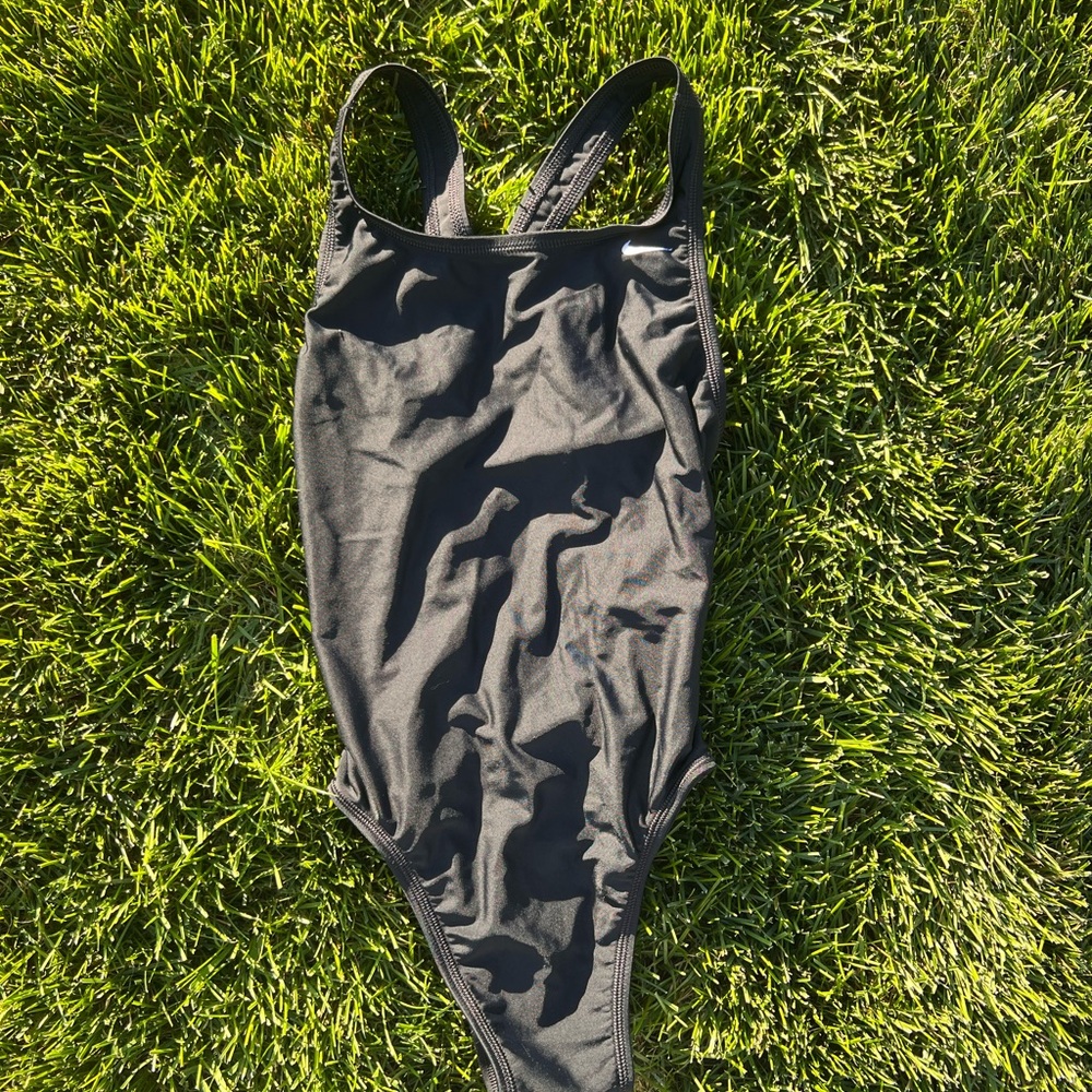 Nike HydraStrong Black One Piece Swimsuit Fast Back Women’s Size 8 US
